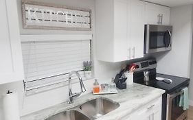 Cozy 3 Bed 2.5 Bath Located Near Busch Gardens