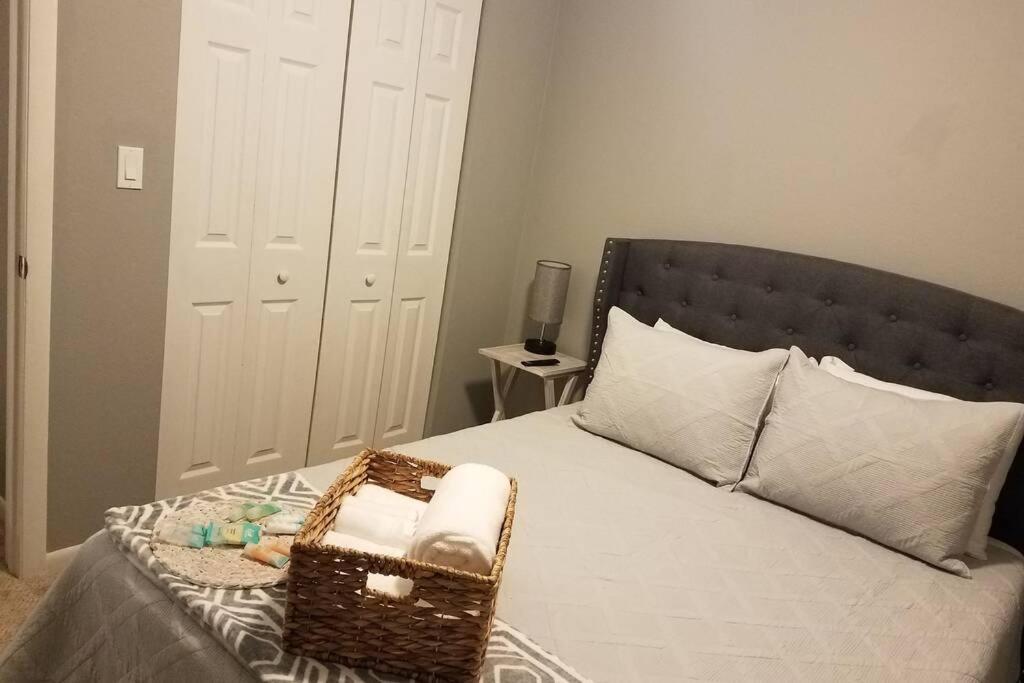 Cozy 3 Bed 2.5 Bath Located Near Busch Gardens Tampa Exterior photo